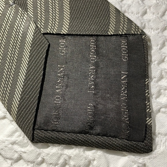 Giorgio Armani 100% Silk ‘Made in Italy’ Tie - Picture 7 of 7
